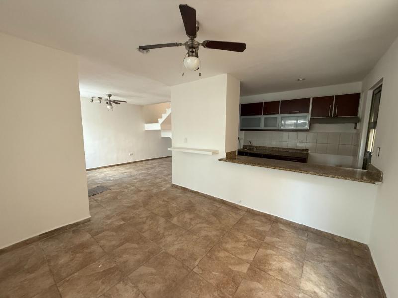 Venta de Casa sobre avenida fracc Las Américas