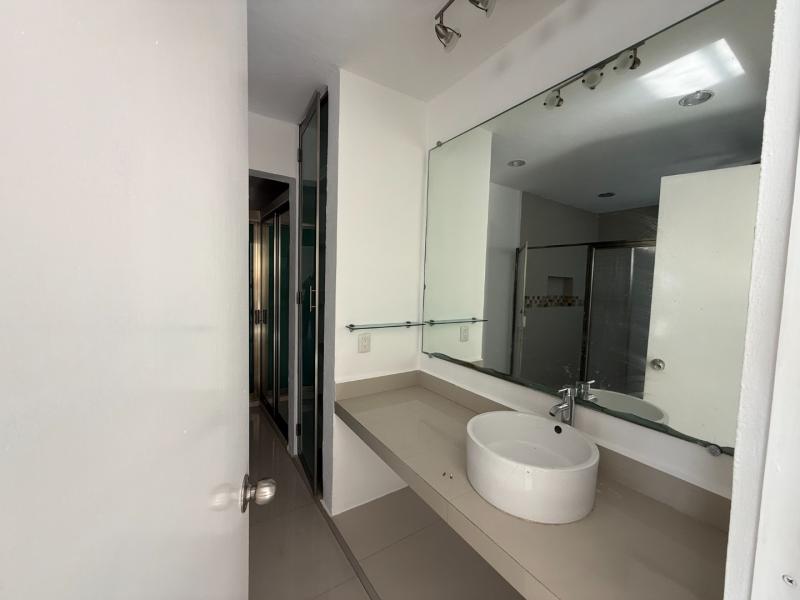 Venta de Casa sobre avenida fracc Las Américas