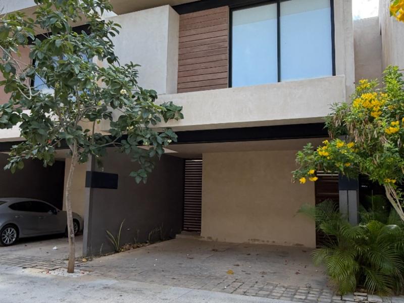 VENTA DE TOWNHOUSE KOBA # 5 TEMOZON