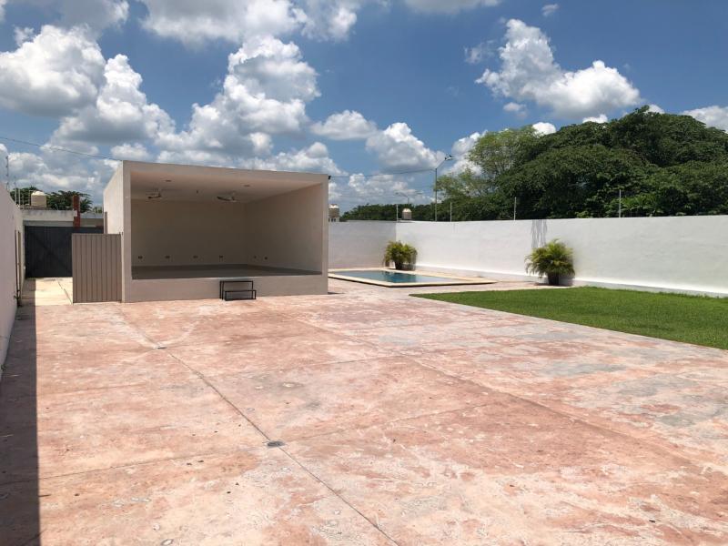 Venta de sala de fiestas sobre avenida, Caucel.