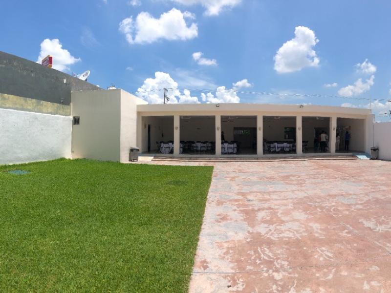 Venta de sala de fiestas sobre avenida, Caucel.