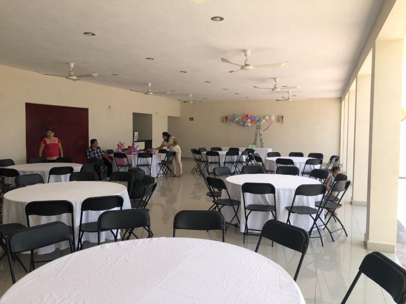 Venta de sala de fiestas sobre avenida, Caucel.