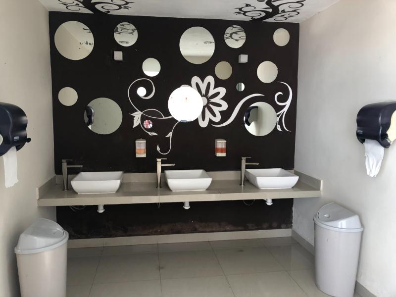 Venta de sala de fiestas sobre avenida, Caucel.