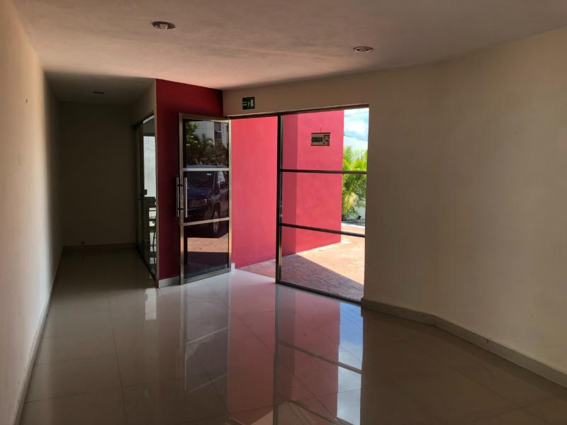 Venta de sala de fiestas sobre avenida, Caucel.